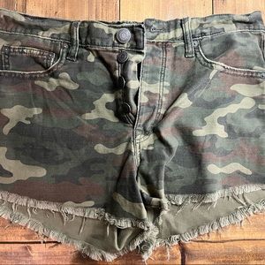 American Eagle camo button fly shorts